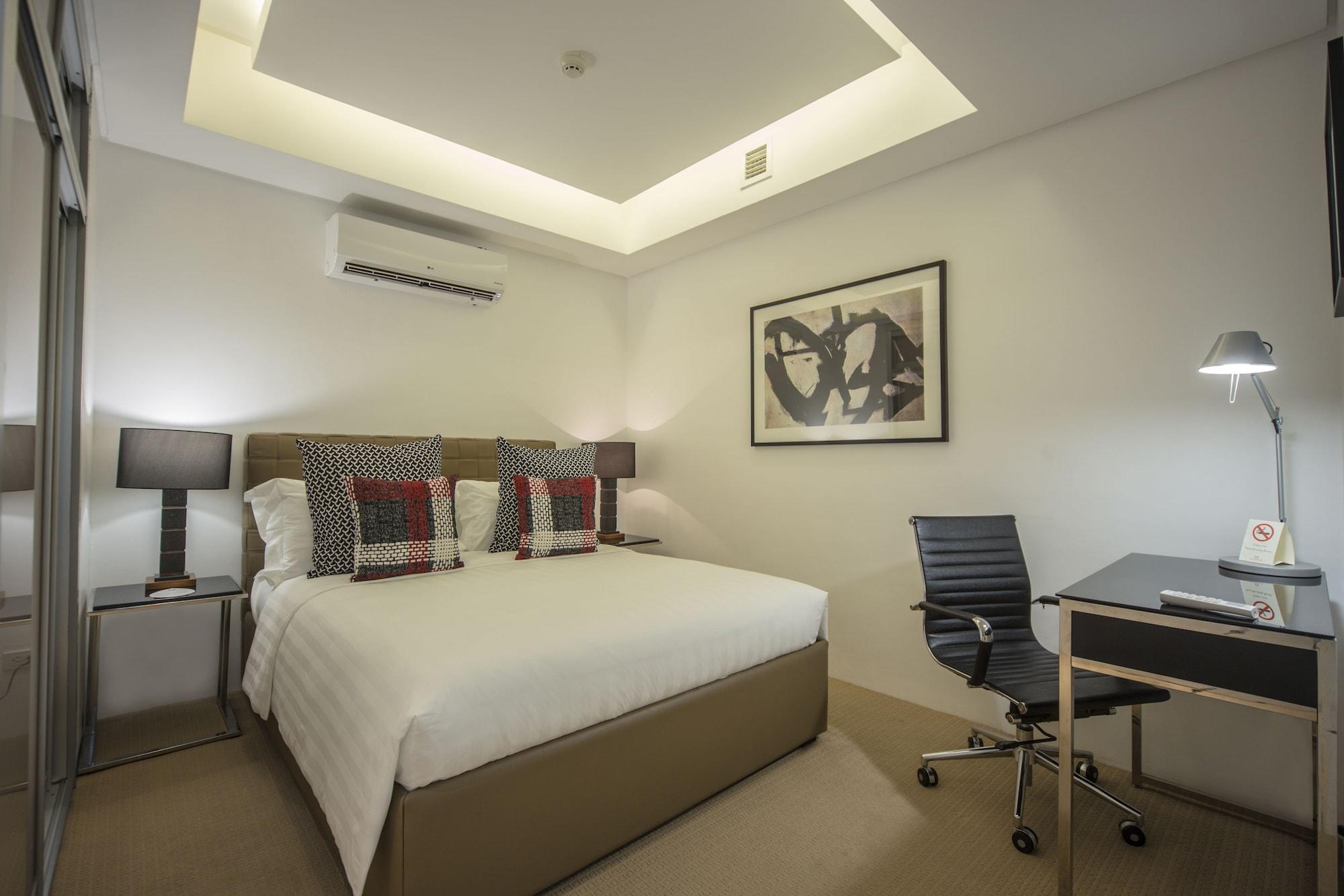 The Alpha Suites Makati City Exterior photo