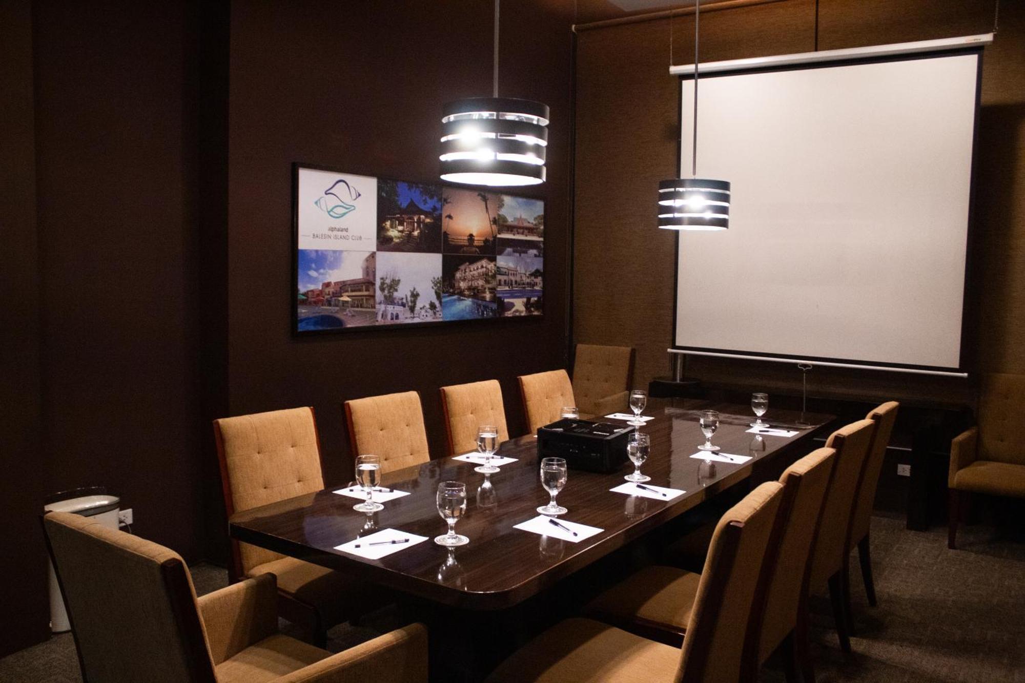 The Alpha Suites Makati City Exterior photo