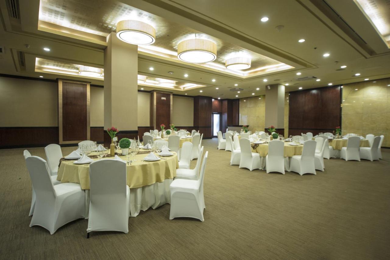 The Alpha Suites Makati City Exterior photo